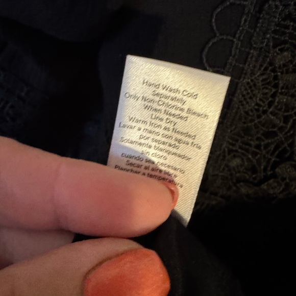 GORGEOUS BLACK SLEEVELESS TOP w/DEEP V-NECK & LACE TRIM    SIZE: 16  #CL - Picture 10 of 12